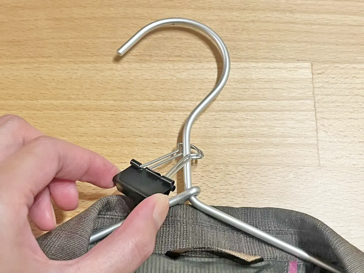 ハンガーとダブルクリップの写真(撮影:grapeライフハック編集部)