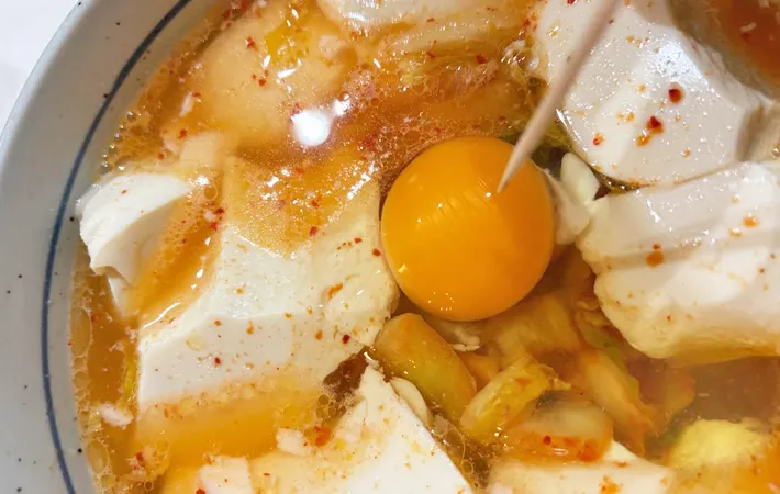 『簡単スンドゥブ』を作る写真（撮影：エニママ）