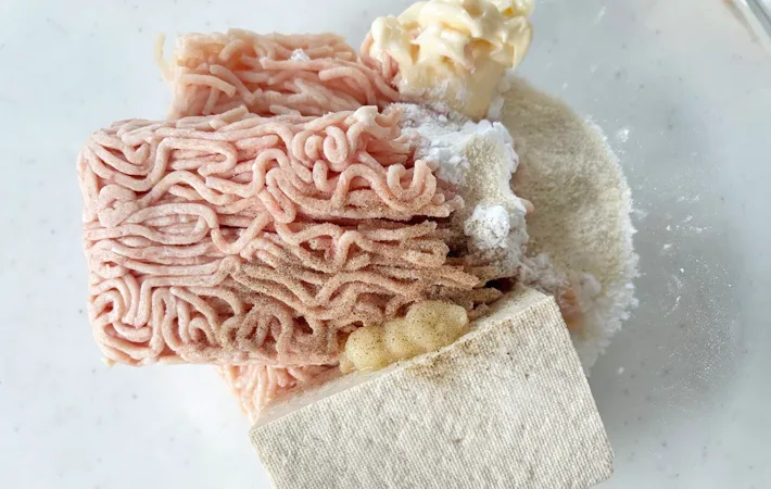 『からあげくん再現レシピ』を作る写真（撮影：エニママ）