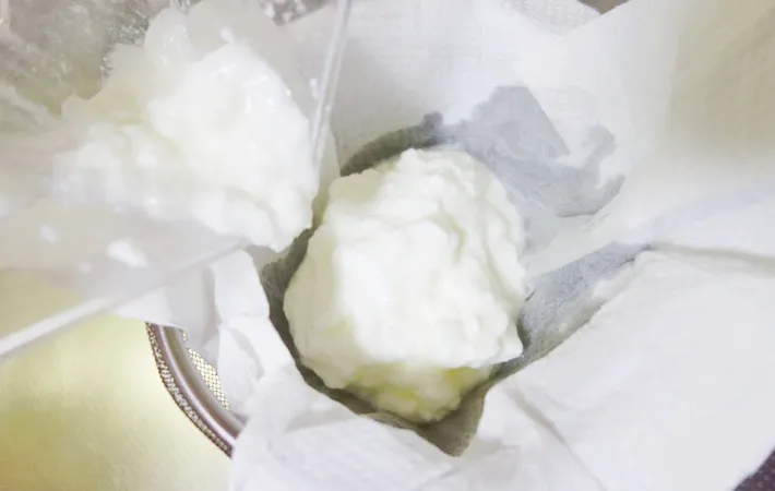 『水切りヨーグルト生チョコ』を作る写真（撮影：エニママ）