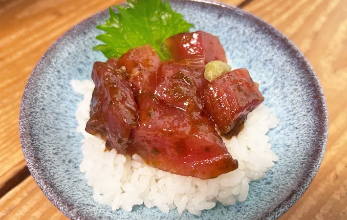 『海苔の佃煮のヅケマグロ』の完成写真（撮影：エニママ）