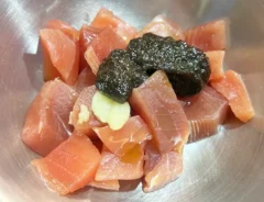 『海苔の佃煮の漬けマグロ』の作り方の画像（撮影：エニママ）