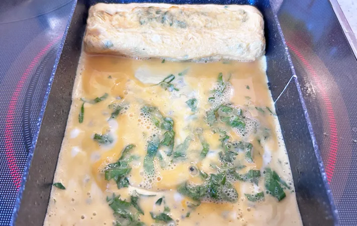 『しそドレッシング玉子焼き』を作る写真（撮影：エニママ）