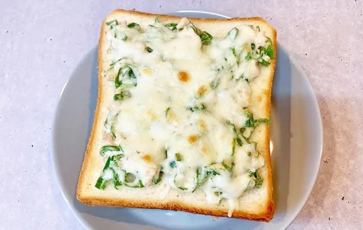 『長ネギツナマヨチーズトースト』の完成写真（撮影：エニママ）