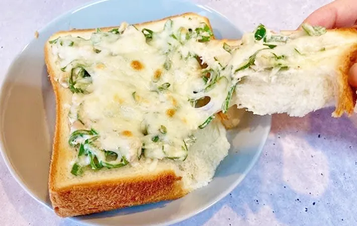 『長ネギツナマヨチーズトースト』の完成写真（撮影：エニママ）