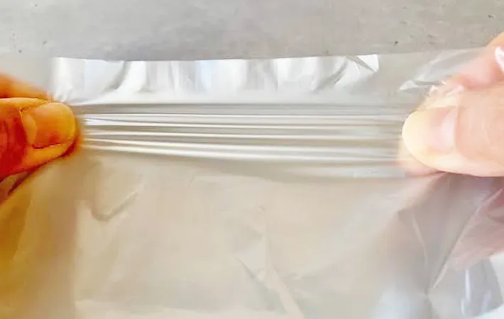 『ビニール袋を開ける裏技』の写真（撮影：エニママ）