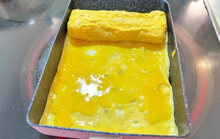 『焼き芋入り玉子焼き』を作る写真（撮影：エニママ）