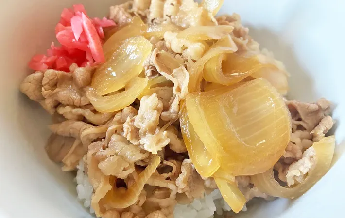 『昆布茶入り牛丼』の完成写真（撮影：エニママ）