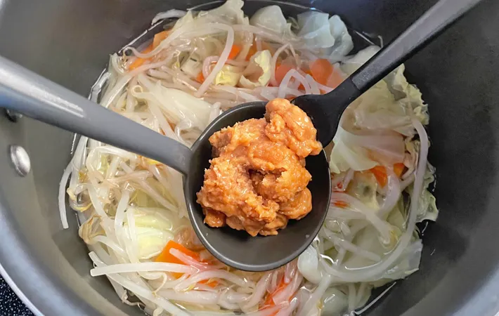 『ピーナッツバターの味噌汁』を作る写真（撮影：エニママ）