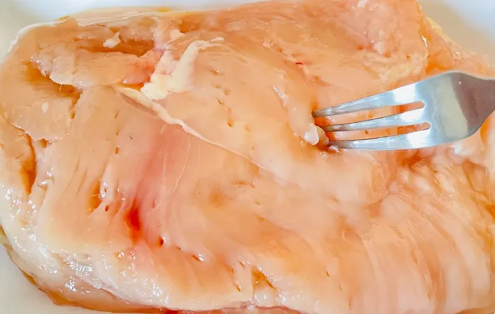 『ピーナッツバターでバンバンジー』を作る写真（撮影：エニママ）