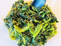 『冷凍ほうれん草副菜』を作る写真（撮影：エニママ）