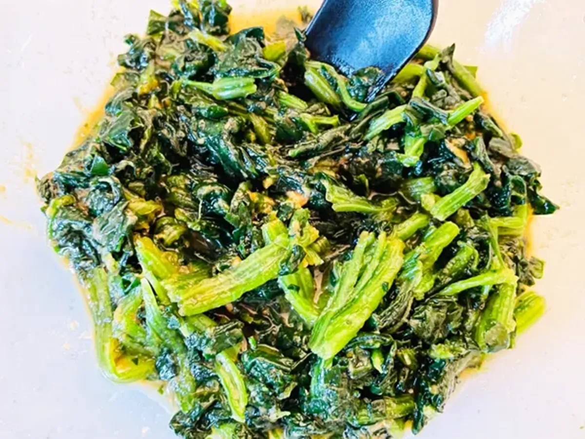 『冷凍ほうれん草副菜』を作る写真(撮影:エニママ)