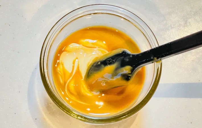 『ちくわのピーナッツバターチーズ』を作る写真（撮影：エニママ）