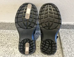 絆創膏を貼った靴の写真（撮影：grapeライフハック編集部）