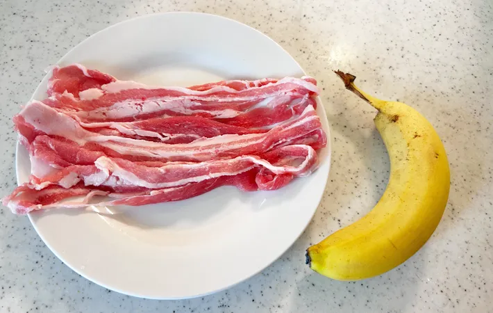 『バナナの肉巻き』の材料写真（撮影：エニママ）