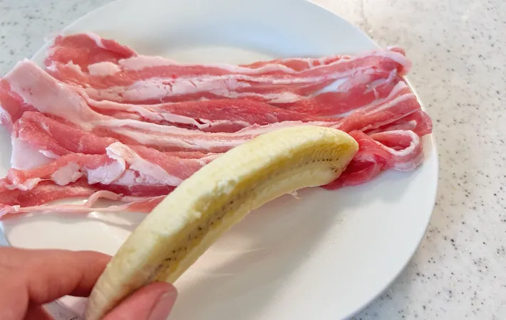 『バナナの肉巻き』を作る写真（撮影：エニママ）