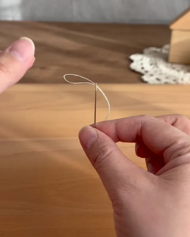 ゆら（yura_kurashi1）さんの投稿より、ボタンつけの写真