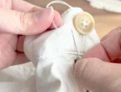 ゆら（yura_kurashi1）さんの投稿より、ボタンつけの写真