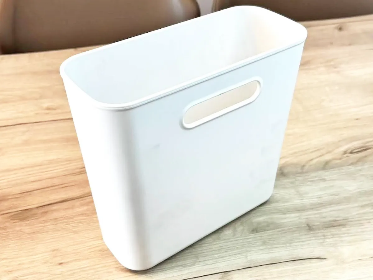 『無印良品 吊るしても使える 薄型収納ケース』の写真（撮影：キジカク）