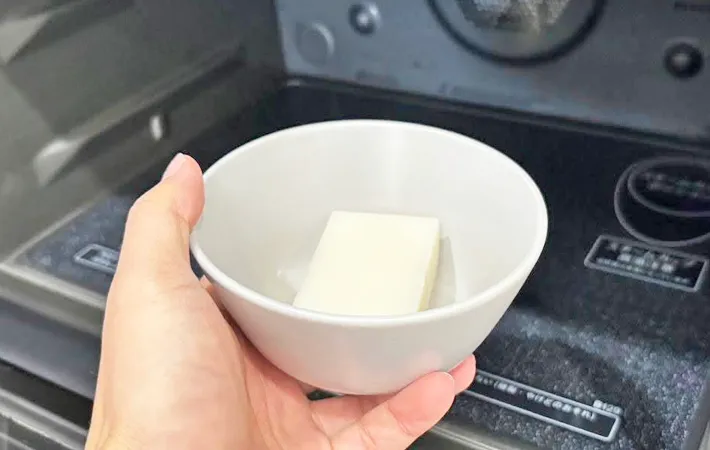 『餅が皿につかない裏技』の写真（撮影：キジカク）