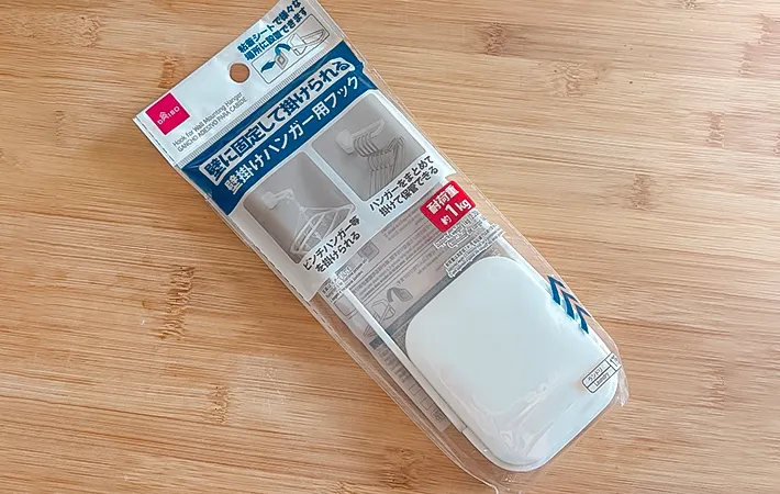 『壁掛けハンガー用フック』の写真（撮影：キジカク）