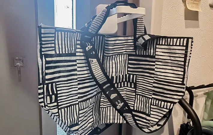 『壁掛けハンガー用フック』の活用写真（撮影：キジカク）