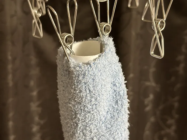 トイレットペーパーを活用している画像（撮影：grapeライフハック編集部）