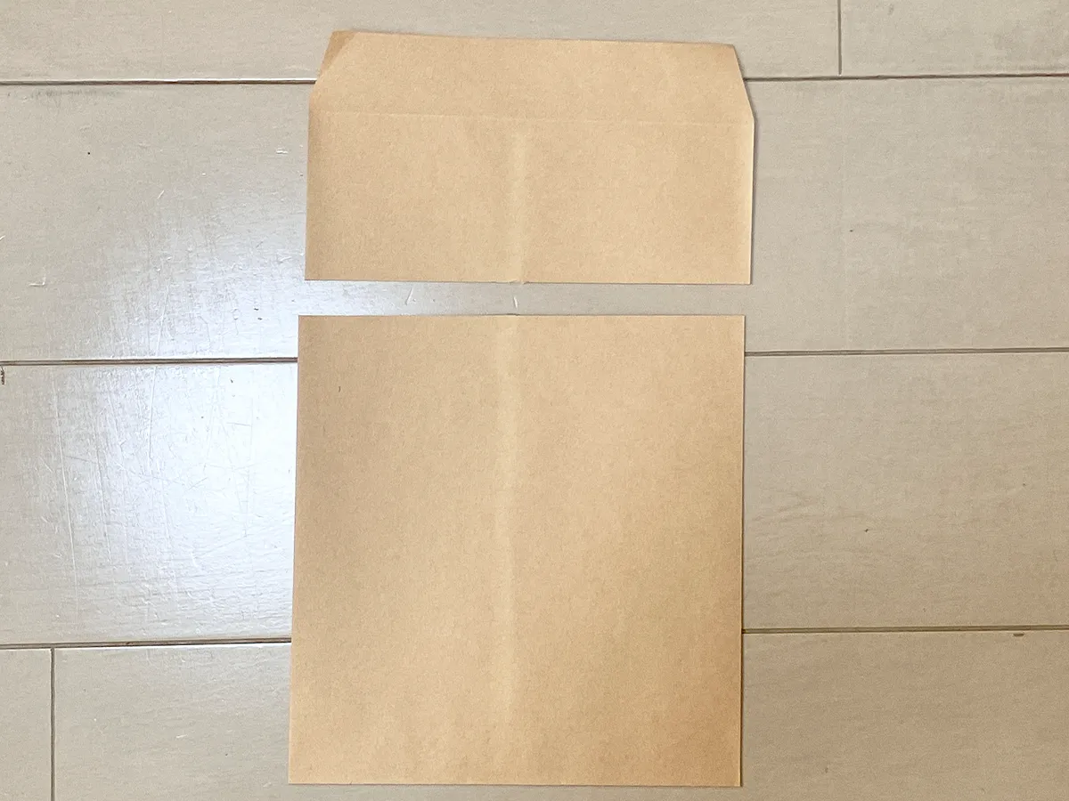 茶封筒でラッピング（撮影：grapeライフハック編集部）