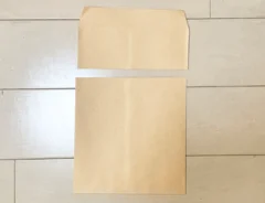 茶封筒でラッピング（撮影：grapeライフハック編集部）