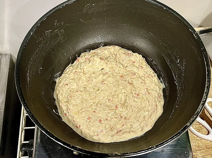 お好み焼きを作る写真