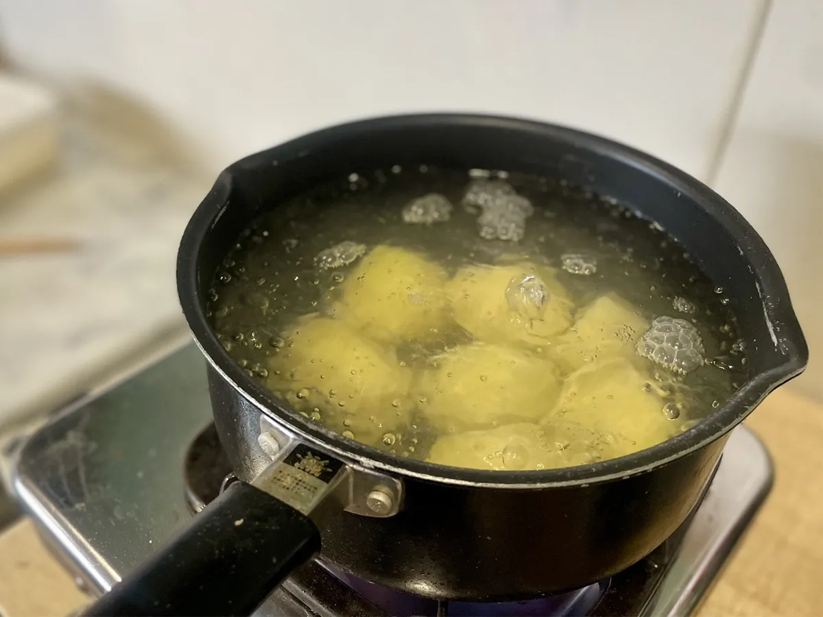 ジャガイモを煮込むテクニックの写真(画像提供:沖多恵子)
