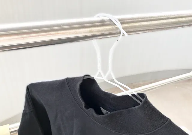 ハンガーとトップス（撮影：grapeライフハック編集部）