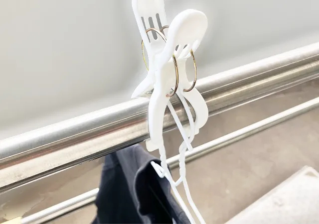 ハンガーとトップス（撮影：grapeライフハック編集部）