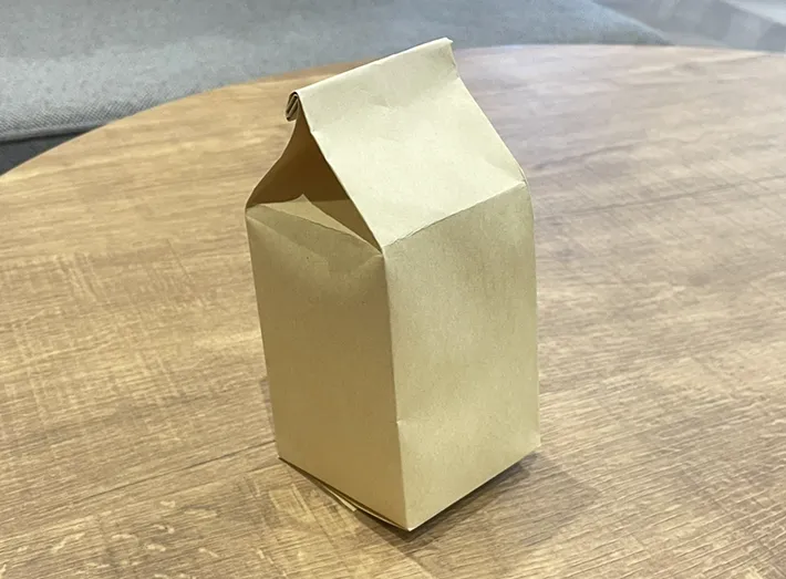 茶封筒で作ったギフトボックスの写真（撮影：grapeライフハック編集部）