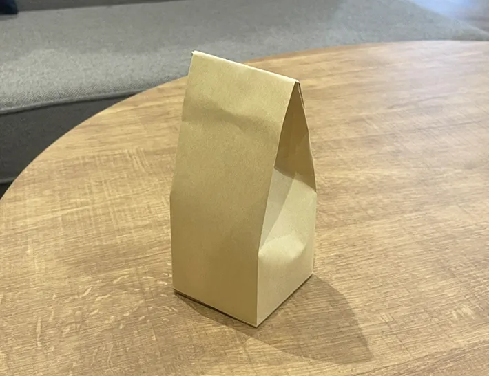 茶封筒で作ったギフトボックスの写真（撮影：grapeライフハック編集部）