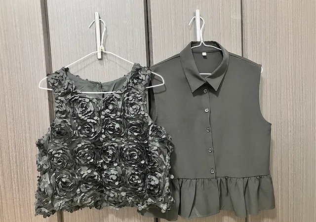 プルタブつきのハンガーと服（撮影：grapeライフハック編集部）