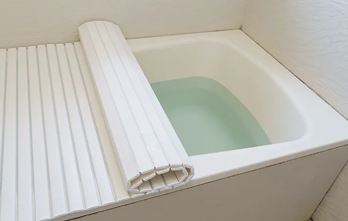 蓋と浴槽の写真