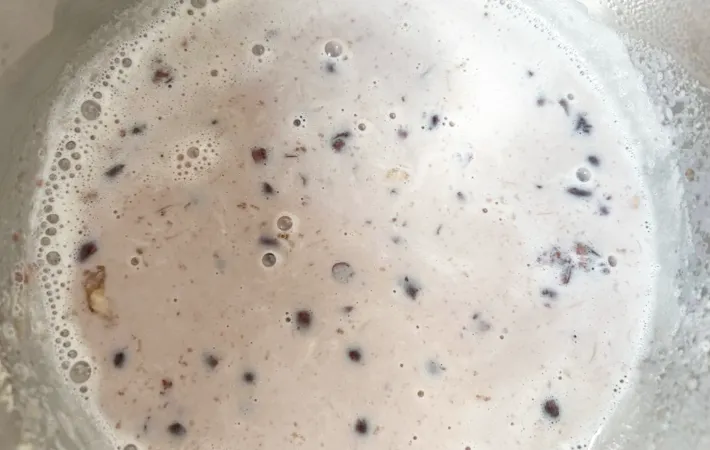 『おしるこフリーズドライあずきアイス』を作る写真（撮影：エニママ）