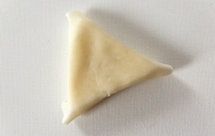 『「６Ｐチーズ」のパリパリホットおつまみ』を作る写真（撮影：エニママ）