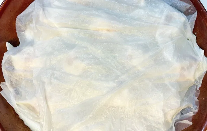 『レンチンシュウマイ』にキッチンペーパーをのせた写真写真（撮影：エニママ）