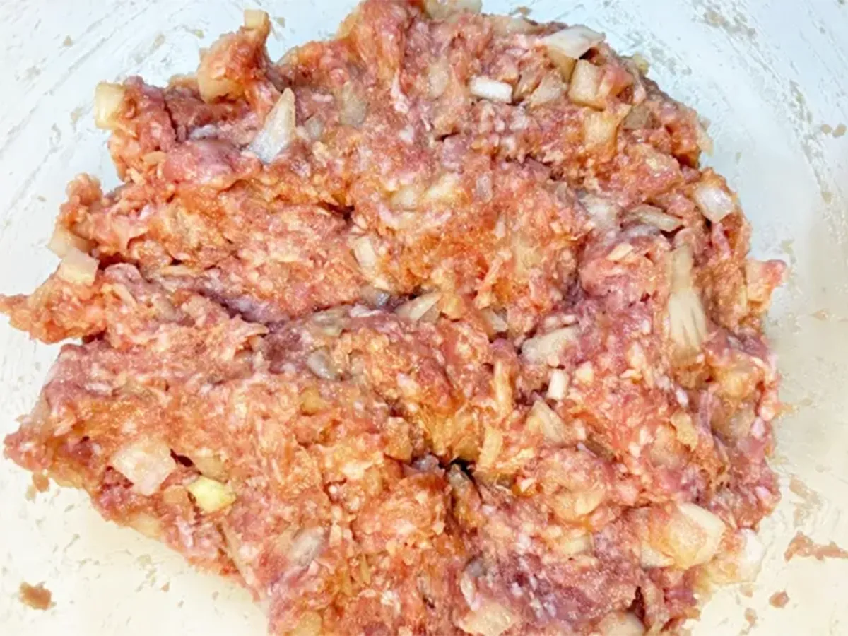 『レンチンシュウマイ』の肉ダネの画像（撮影：エニママ）