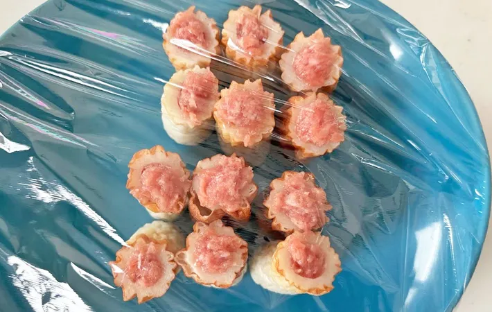 『ちくわシュウマイ』を作る写真（撮影：エニママ）