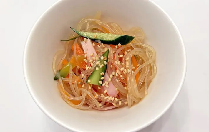 『レンジでカンタン！春雨サラダ』の完成写真（撮影：エニママ）