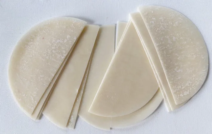 『レンジでお手軽！スコップ餃子』を作る写真（撮影：エニママ）