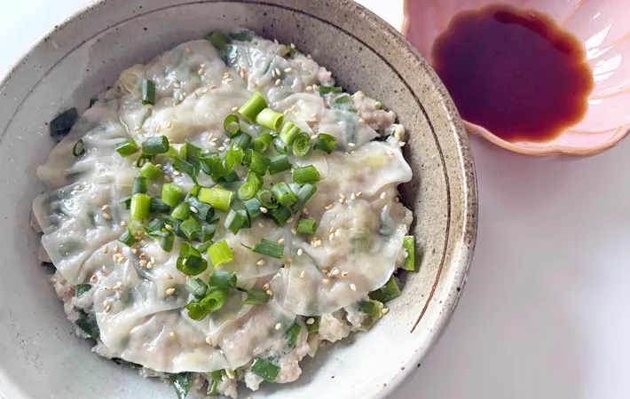 『レンジでお手軽！スコップ餃子』の完成写真（撮影：エニママ）