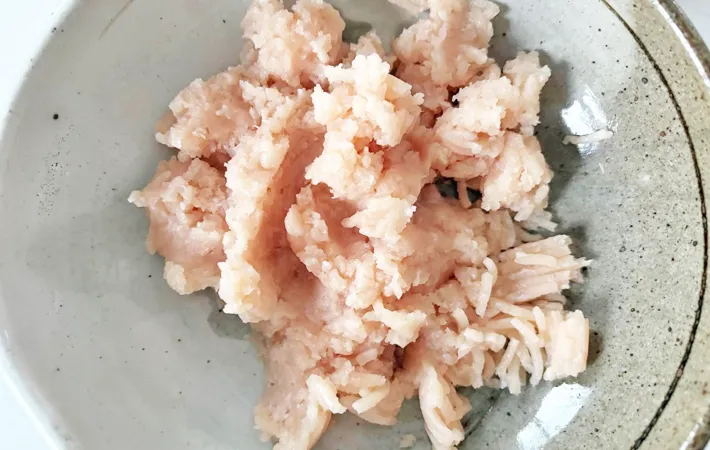 『ふんわりとろとろ レンチンつくね』を作る写真（撮影：エニママ）