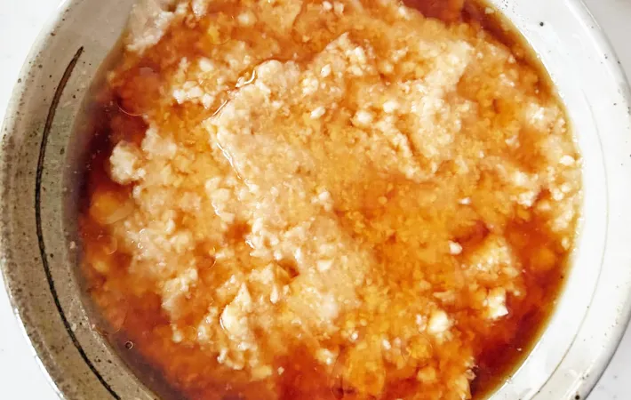 『ふんわりとろとろ レンチンつくね』を作る写真（撮影：エニママ）