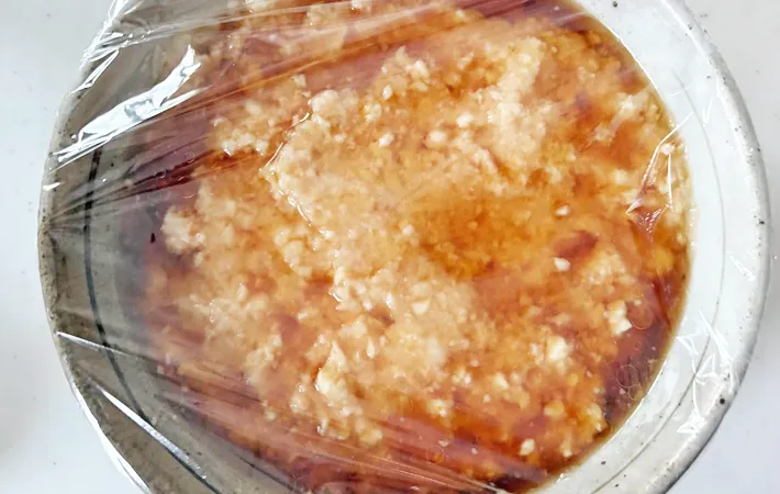 『ふんわりとろとろ レンチンつくね』を作る写真（撮影：エニママ）