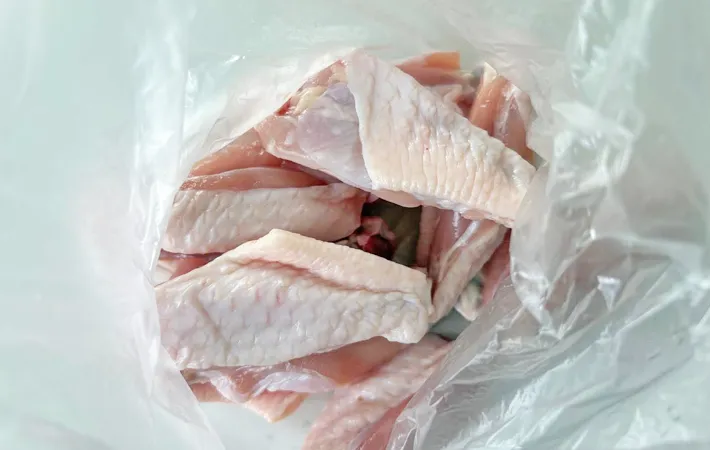 『カリカリチキンバー』の手羽元の写真（撮影：エニママ）