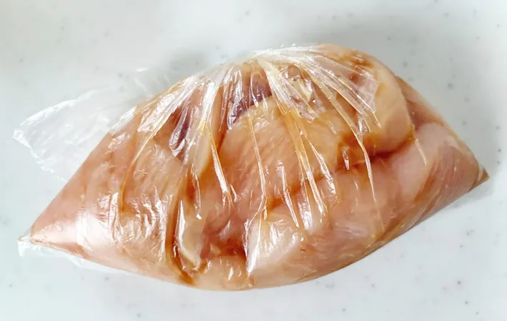 『鶏のゴマ焼き』を作る写真（撮影：エニママ）